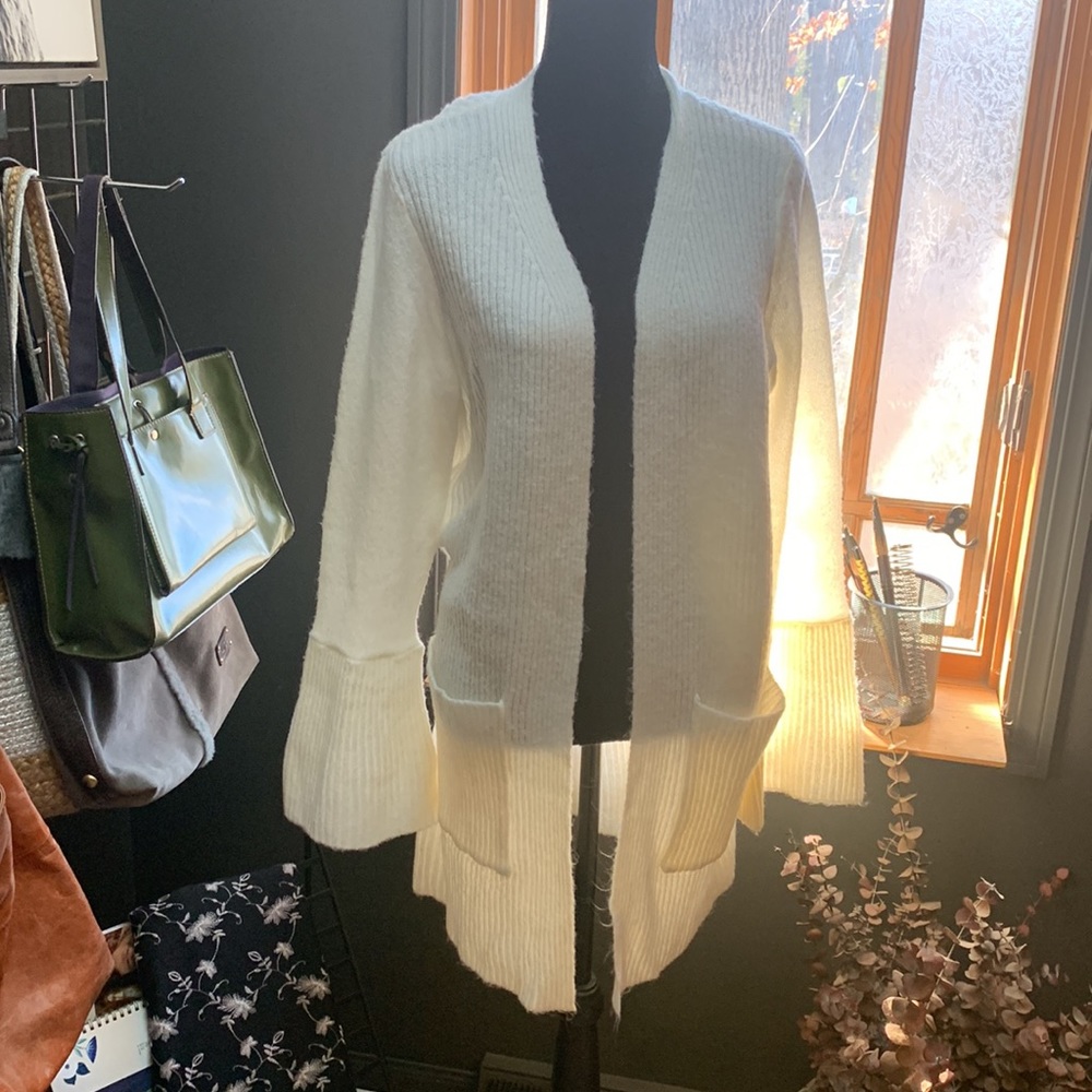 NWT Kensie White Cardigan.  436